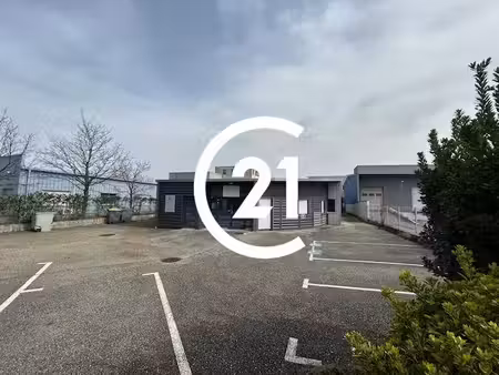 location local commercial