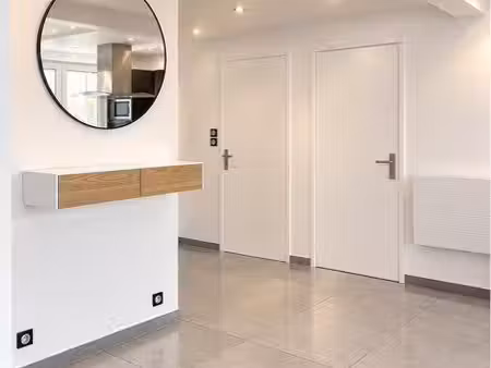 appartement meublé avec terrasse au 7 eme etage vue dégagée parking