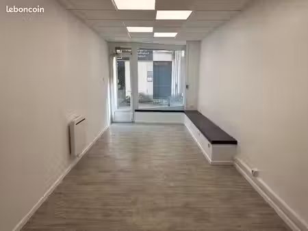 local commercial loué - 25 m² - bourgoin-jallieu