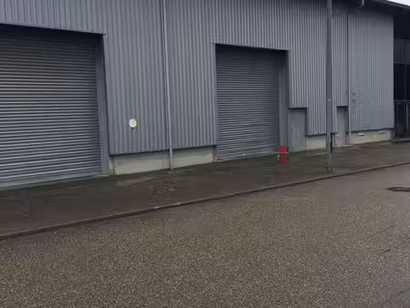 local 470m2 moirans