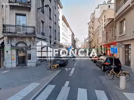 local commercial 62m² à louer 1666.66 - grenoble 38000