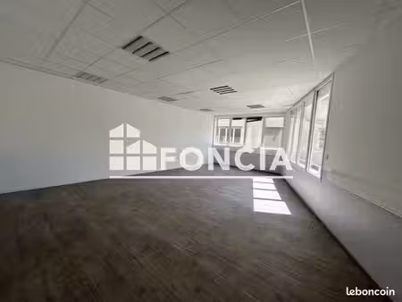 local commercial 170m² à louer 2340 - grenoble 38100
