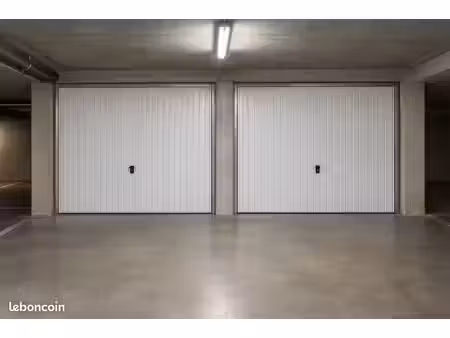 places de parking/box à louer
