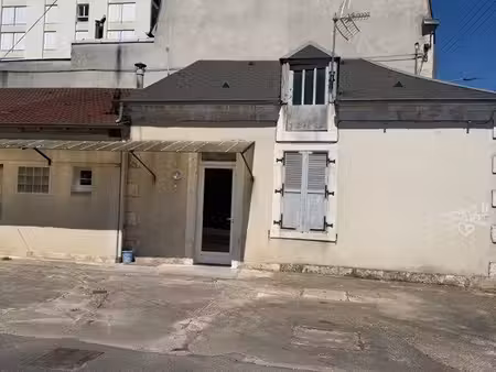 appartement type maison de ville t3 62 m² entièrement rénovée – lumineux – proche centre-v