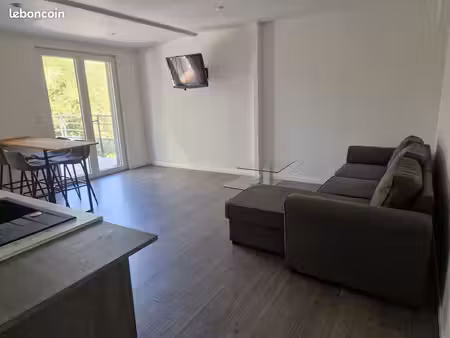 location appartement 47 m2 électricité eau internet compris 550 euros