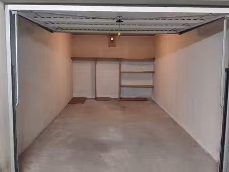 grand garage fermé de 18 m² à louer – annemasse