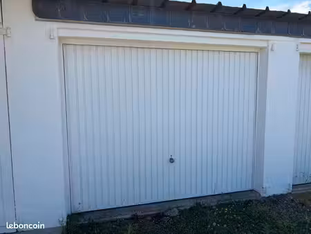 à louer – 2 garages fermés et sécurisés – 17 m² – tarbes nord