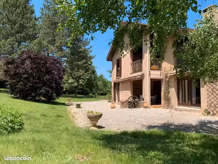 maison indépendante sur parc arboré
