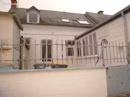 ? à louer – maison lumineuse de 79 m² située dans une impasse avec jardin en façade – 3 ch