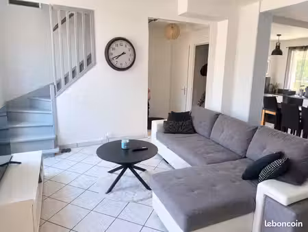 ? maison familiale 3 chambres avec piscine  terrasse couverte et jardin