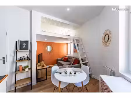 joli studio meublé près de la mairie dispo le 10/10