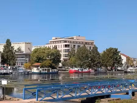 bureaux premium à louer à roanne – vue port  canal & loire