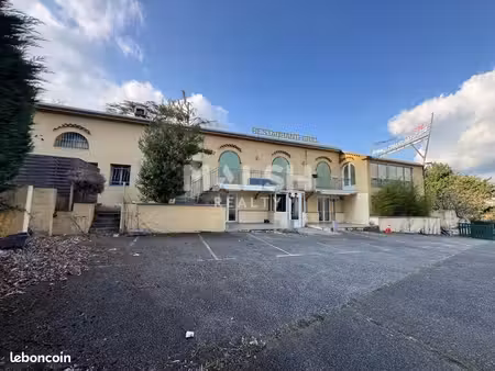 local bureaux 250 m²