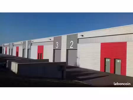 local 390 m²