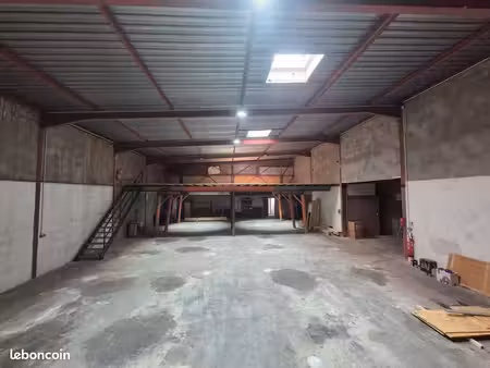 location dépôt / local professionnel