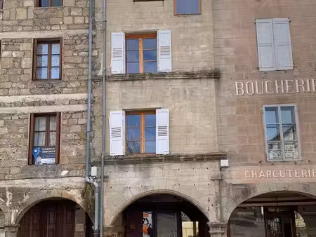 ancien commerce à fort potentiel – cœur du village de pradelles (43)