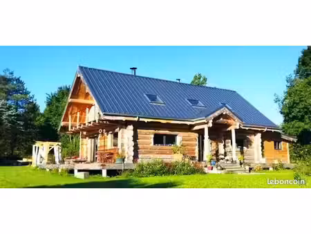 maison en rondins de bois brut artisanale et authentique aux portes de la forêt d'orléans