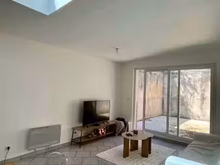 appartement t3 de 75 m² avec cour – hyper-centre gien