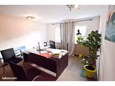 a louer très bel ensemble de bureaux de 74 m2