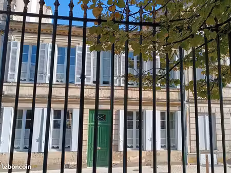 maison en cœur de ville avec piscine  jardin luxuriant  garage  grange et cave