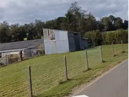 terrain avec hangar