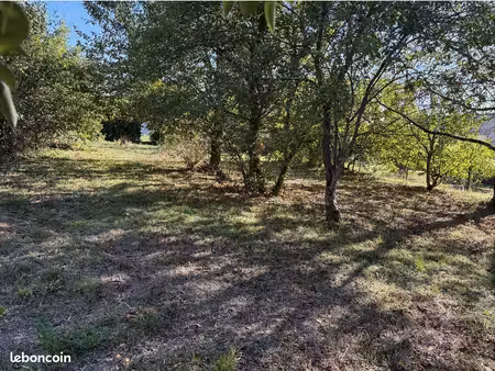 terrain constructible de 1533 m² à pocé-distré