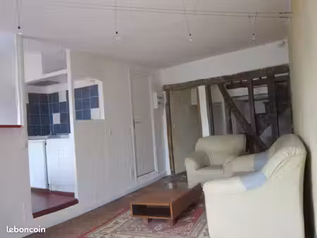 location beau t2 duplex meuble lumineux situe au coeur de laval proche de la prefecture à 
