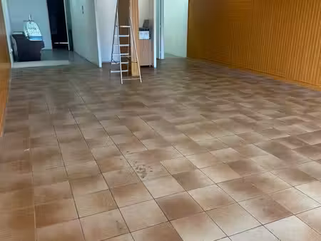 local commercial 102 m