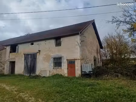 grange 180 m² + terrain 1600 m² – toiture neuve – viabilisée – maâtz