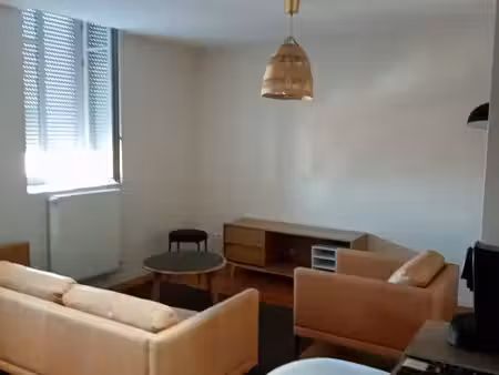 très beau duplex 3chambres  10 min centre ville  prox parc sainte marie  meubles mis à dis