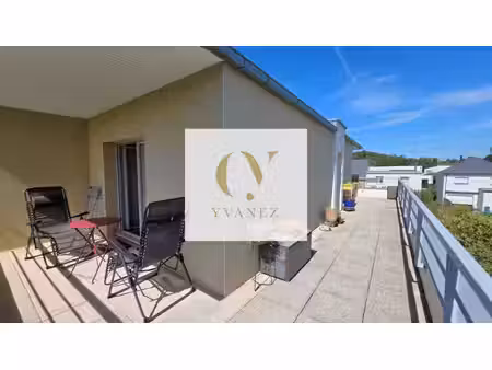 un appartement de 73 m2 avec terrasse de 39 m2 et garage dou
