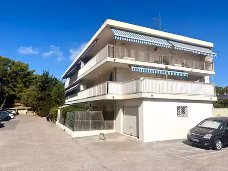 studio avec terrasse et parking