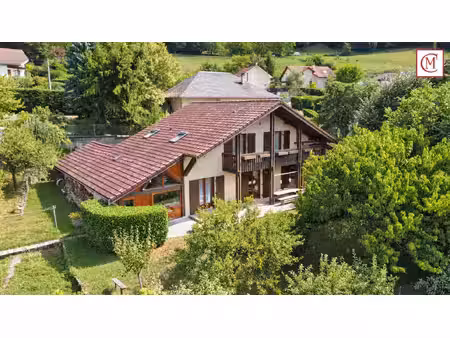 maison type chalet au versoud