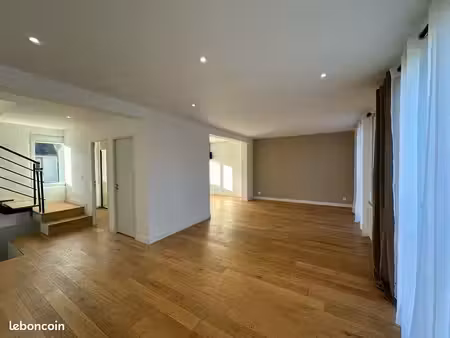 maison rénovée 2024 + garage et jardin