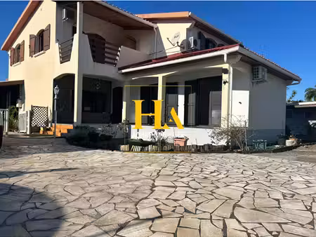 villa f6 avec piscine + maison f3 sur terrain de 1261m2