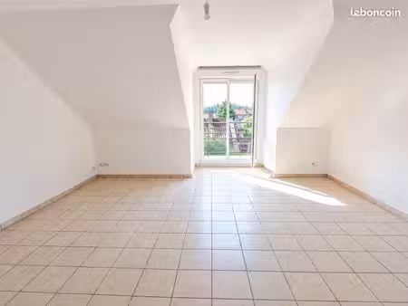 t3 avec balcon + parkings en résidence récente