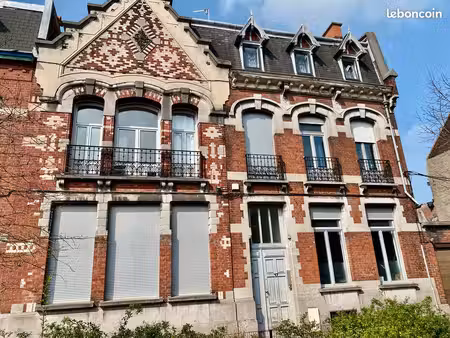 local rdc activité libérale commerce 107m2 + 2 parking sécurisés dans belle bâtisse ancien