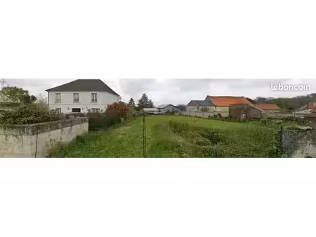 terrain 1044m2