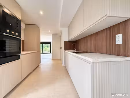 maison semi-plain-pied entièrement rénovée – aucun travaux – village prisé