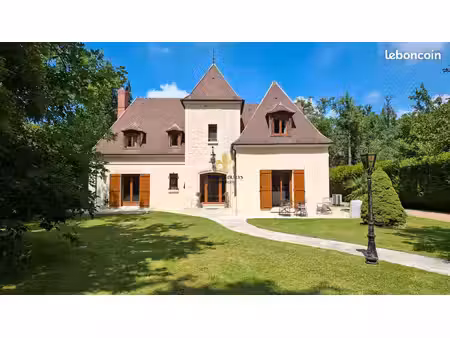 villa 7 pièces 225 m²