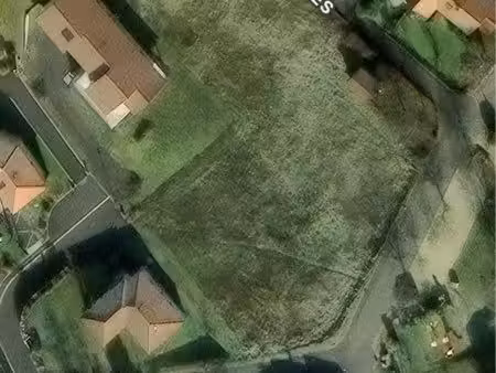 terrain à bâtir viabilisé – saint-yvoine (63500)