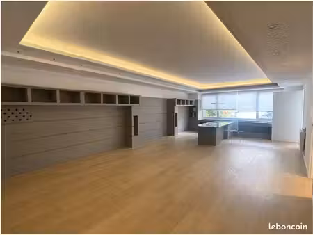 commerce 92 m²