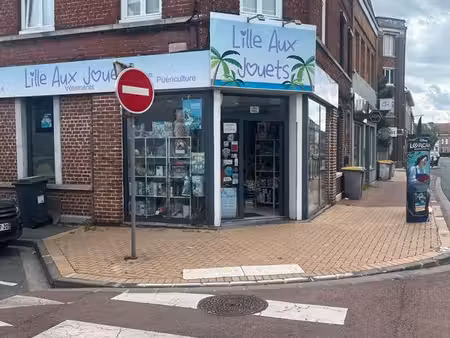 murs commerciaux d'angle 46 m² + cave 20 m² — vitrine 8m