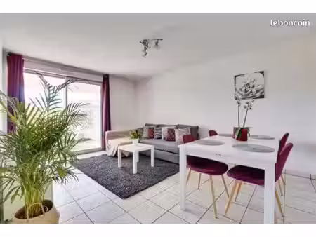 t2 46 m² + terrasse 21 m² + 1 parking en sous-sol au centre ville anglet / entre particuli