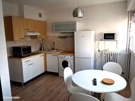 t2 meublé royat 63130 – parking et cave – sans vis-à-vis