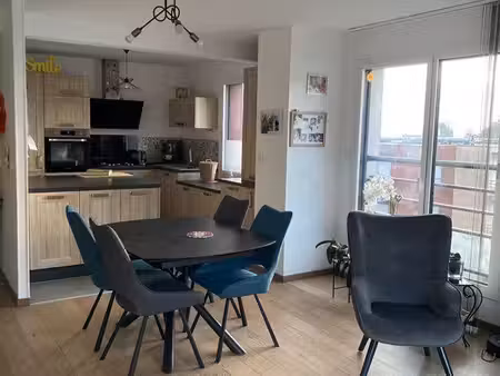 appartement lumineux de 84 m² avec balcon  garage et cave