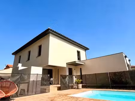 villa 4 chambres avec piscine 147m2