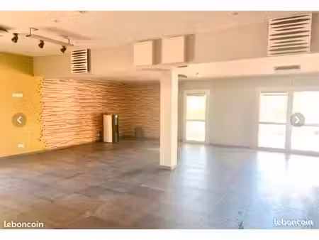 local commercial récent 200 m2