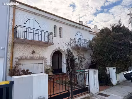 maison de ville université
