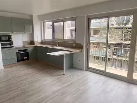 appartement 2 pièces 47 m² avec grand balcon - pershing